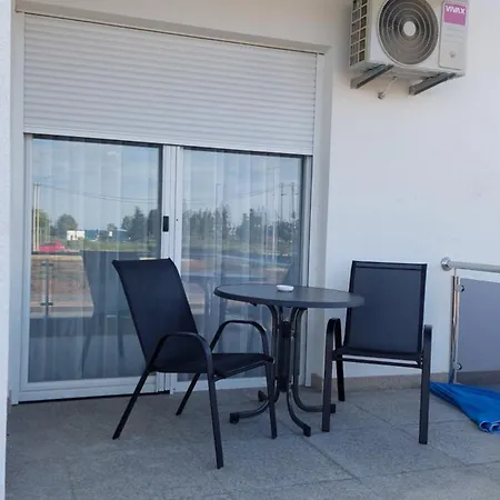 D&M Studio Apartments Bar Exterior photo